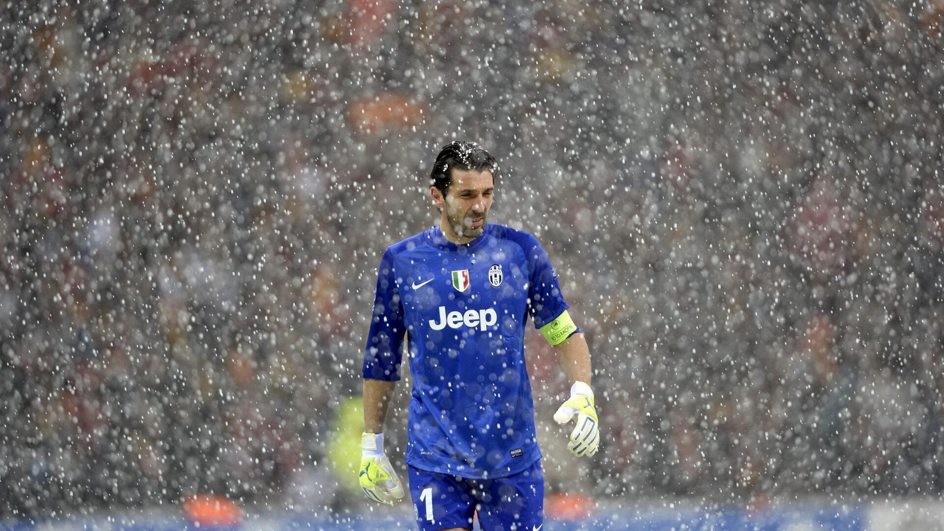 爱游戏-图片报独家，拜仁大巴启动在即，新帅孔帕尼竟险被遗漏—全因一件外套